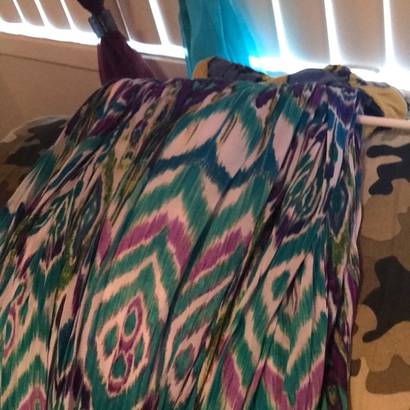 Two skirts with suit coats and one skirt - Picture 2 of 3